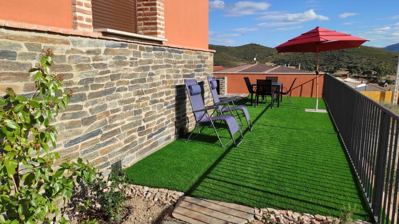 Casa Rural La Colmena Del Geoparque Navatrasierra Luaran gambar