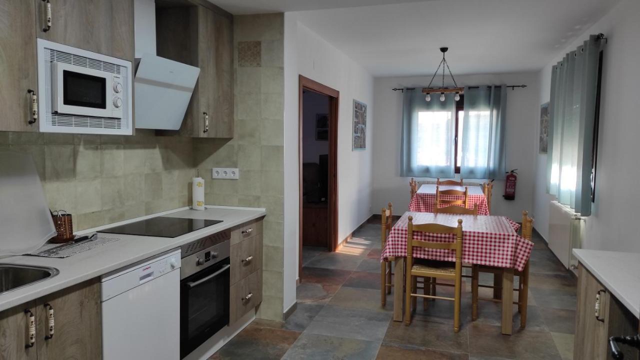 Casa Rural La Colmena Del Geoparque Navatrasierra Luaran gambar