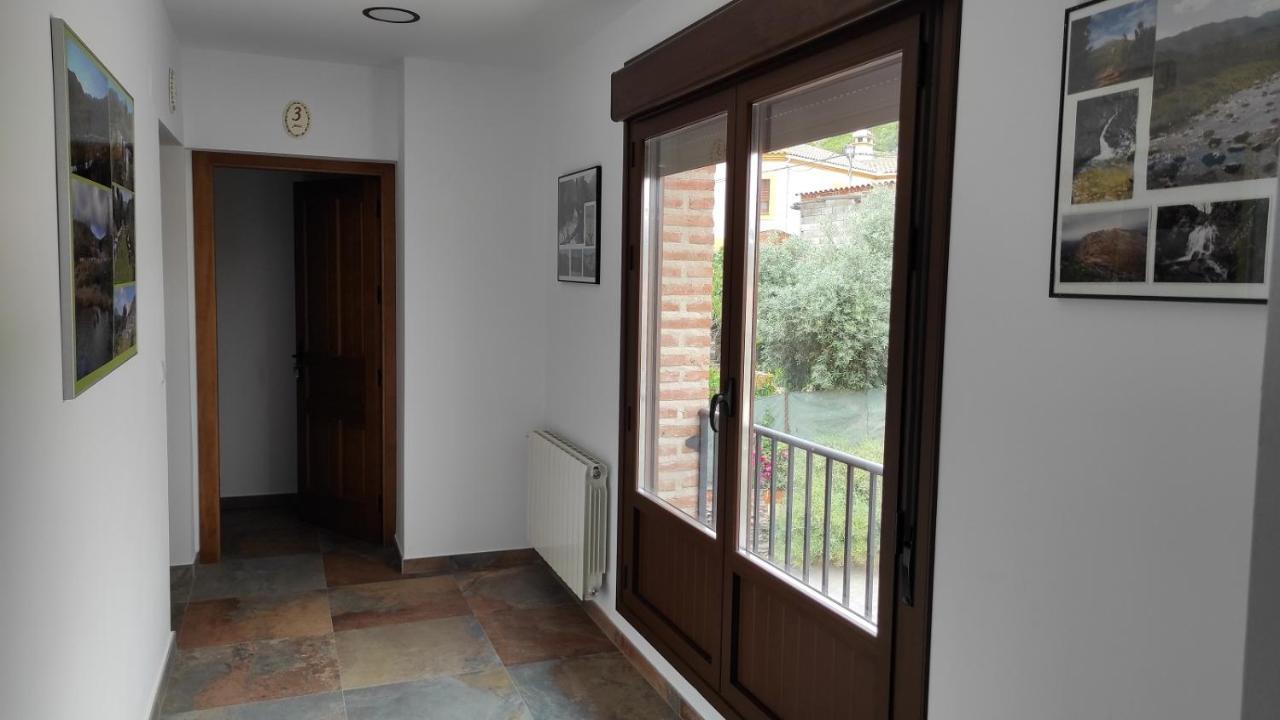 Casa Rural La Colmena Del Geoparque Navatrasierra Luaran gambar