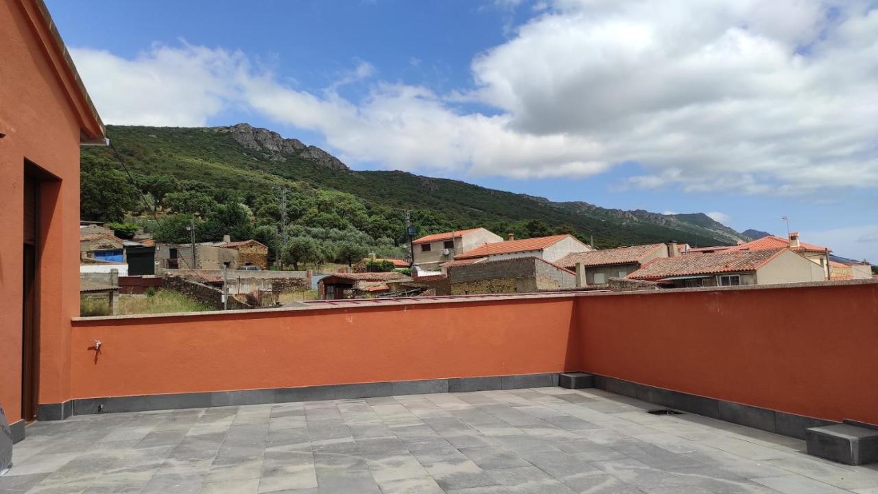 Casa Rural La Colmena Del Geoparque Navatrasierra Luaran gambar