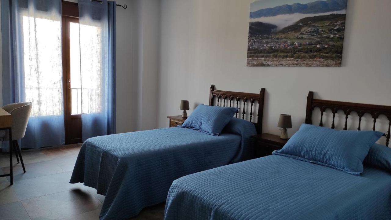 Casa Rural La Colmena Del Geoparque Navatrasierra Luaran gambar