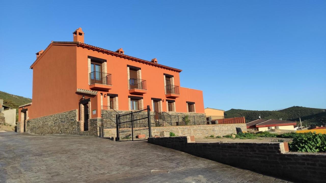 Casa Rural La Colmena Del Geoparque Navatrasierra Luaran gambar