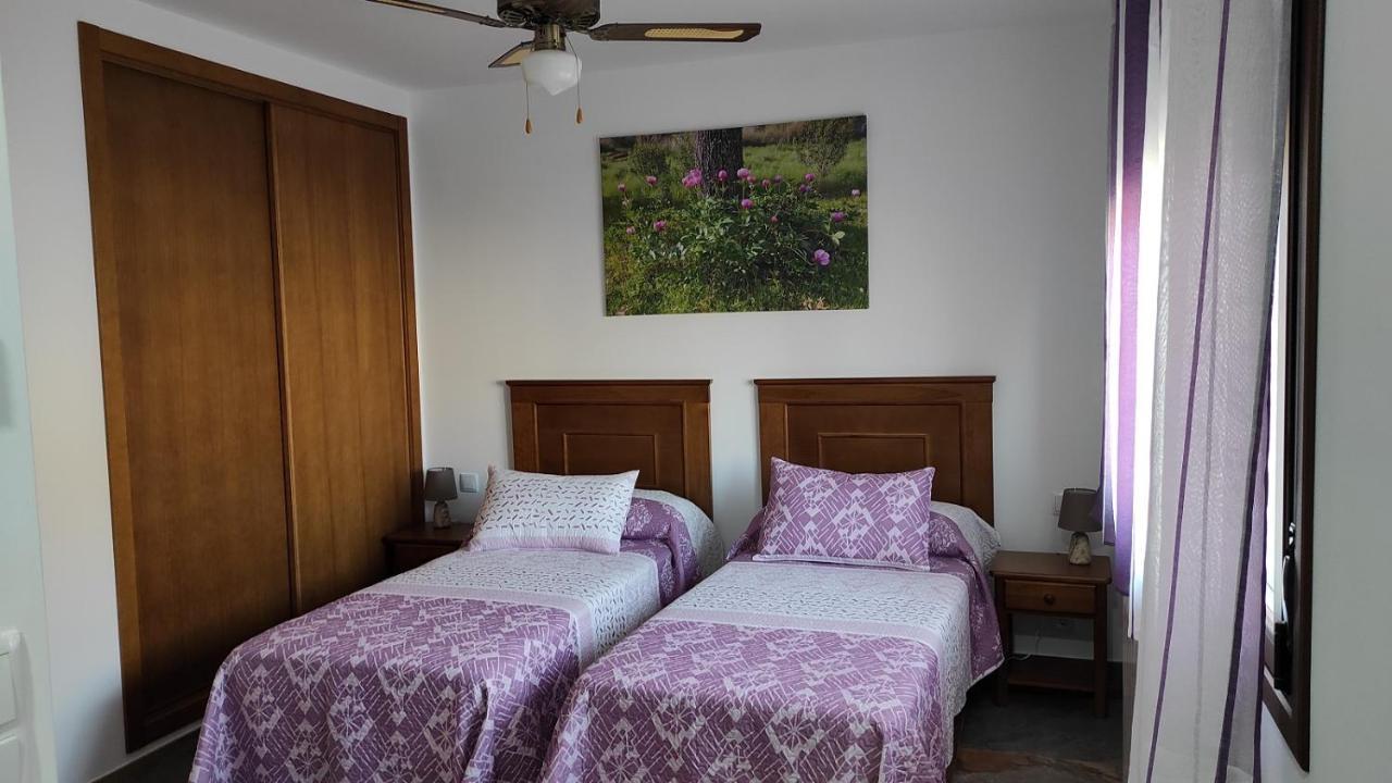 Casa Rural La Colmena Del Geoparque Navatrasierra Luaran gambar
