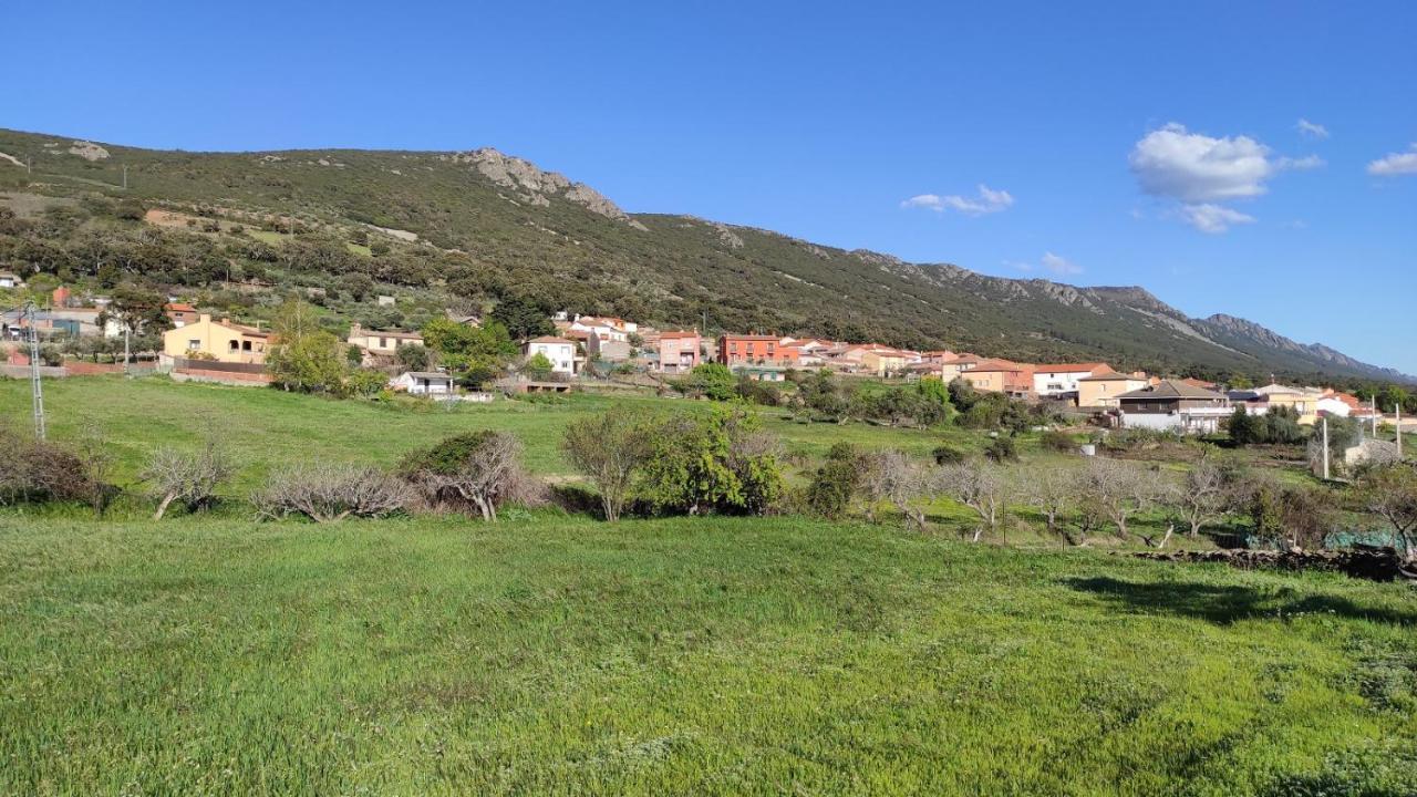 Casa Rural La Colmena Del Geoparque Navatrasierra Luaran gambar