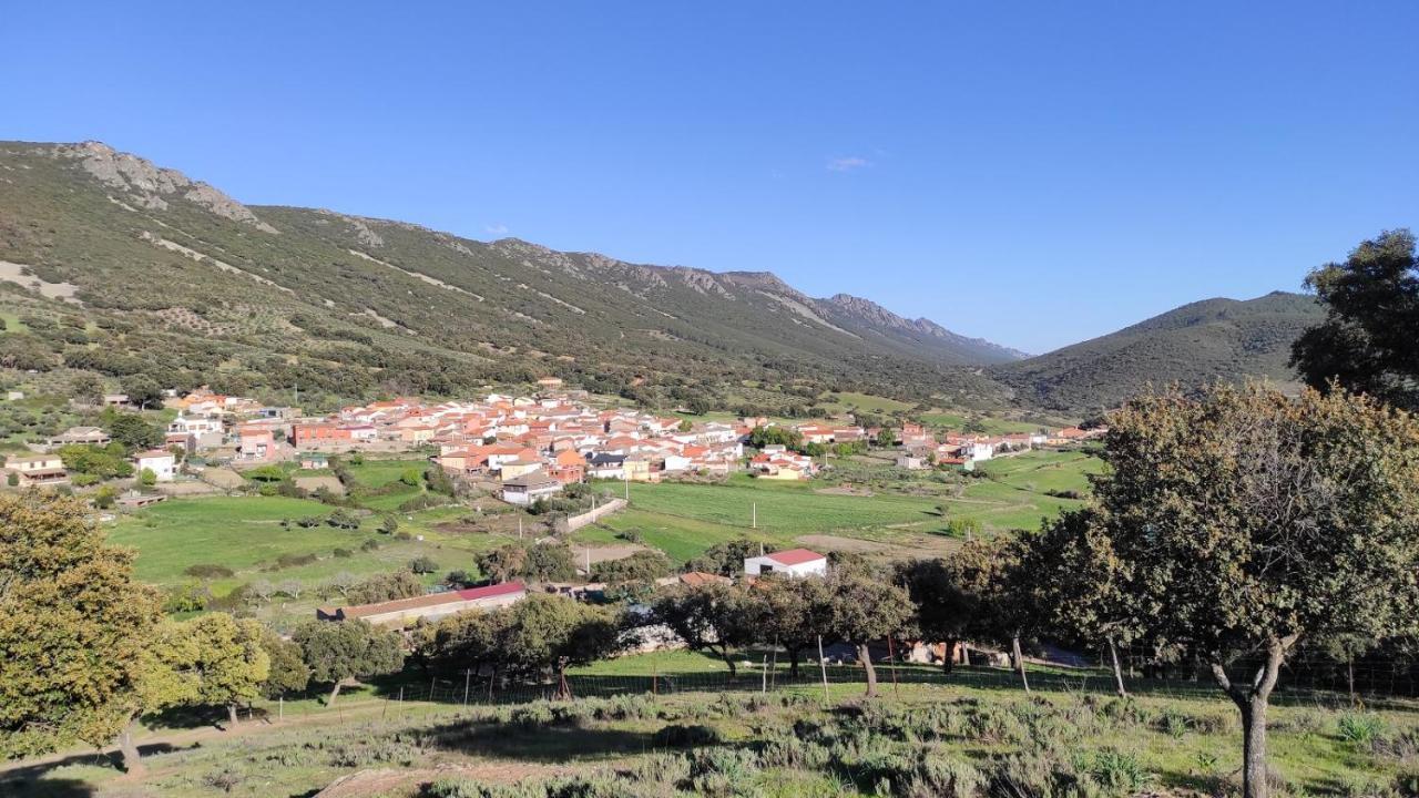 Casa Rural La Colmena Del Geoparque Navatrasierra Luaran gambar